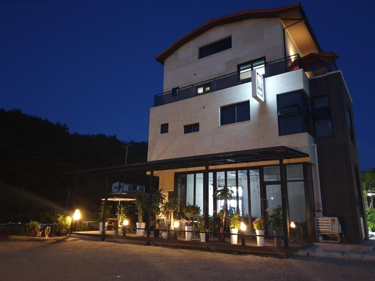 Hotel Gosung Shine House Goseong  Exterior foto